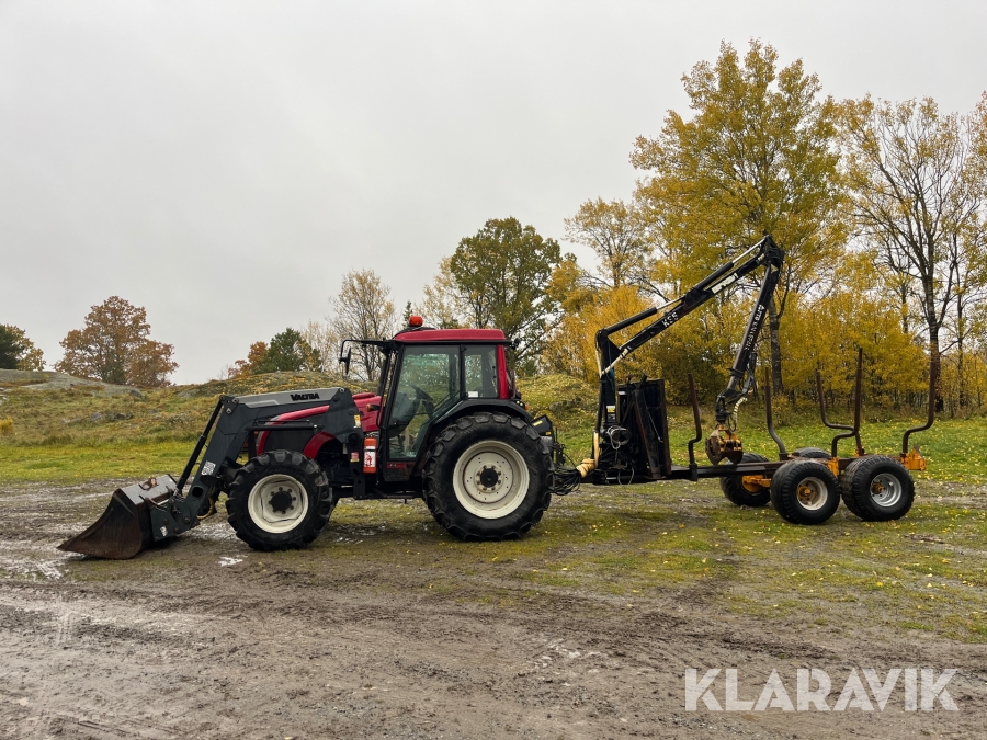 Traktor Valtra A75 med huggarvagn och 2 st redskap