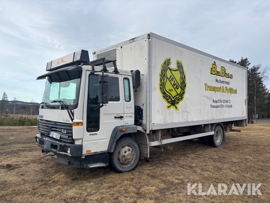 Lastbil Volvo FL 612 med bakgavellyft