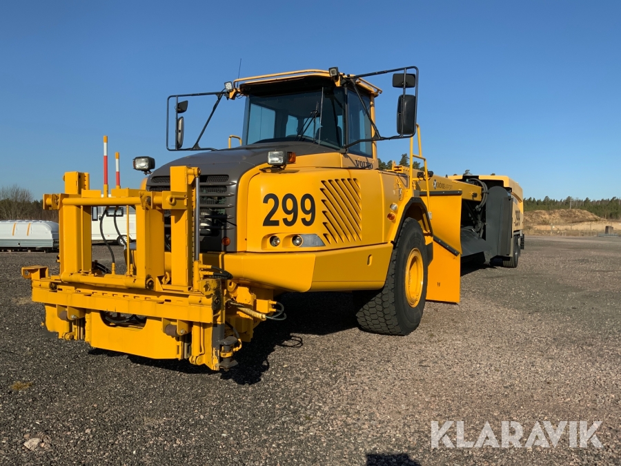 Fälthållningsmaskin Towed Jet Sweeper 560 med dumper Volvo A25 D 4x4