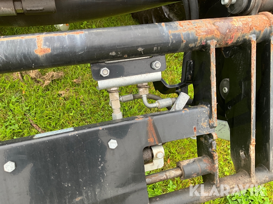 Traktor New Holland T6.175AC med frontlyft och lastare 