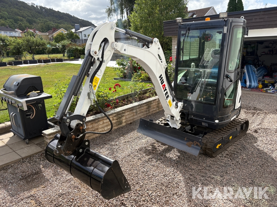 Grävmaskin Huayee HY25U med 9 olika skopor och redskap