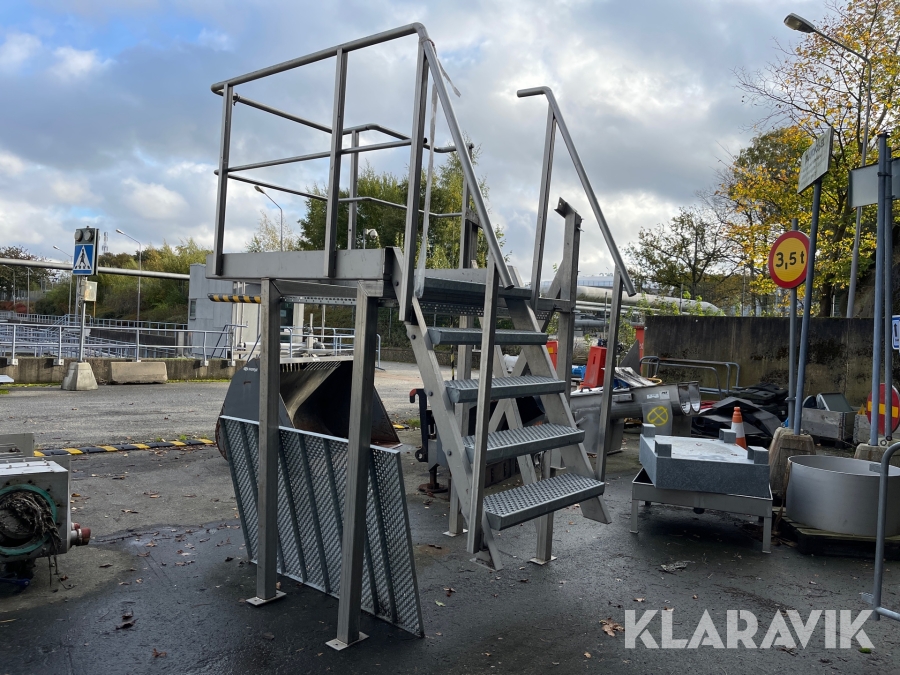 Plattform med trappa rostfri