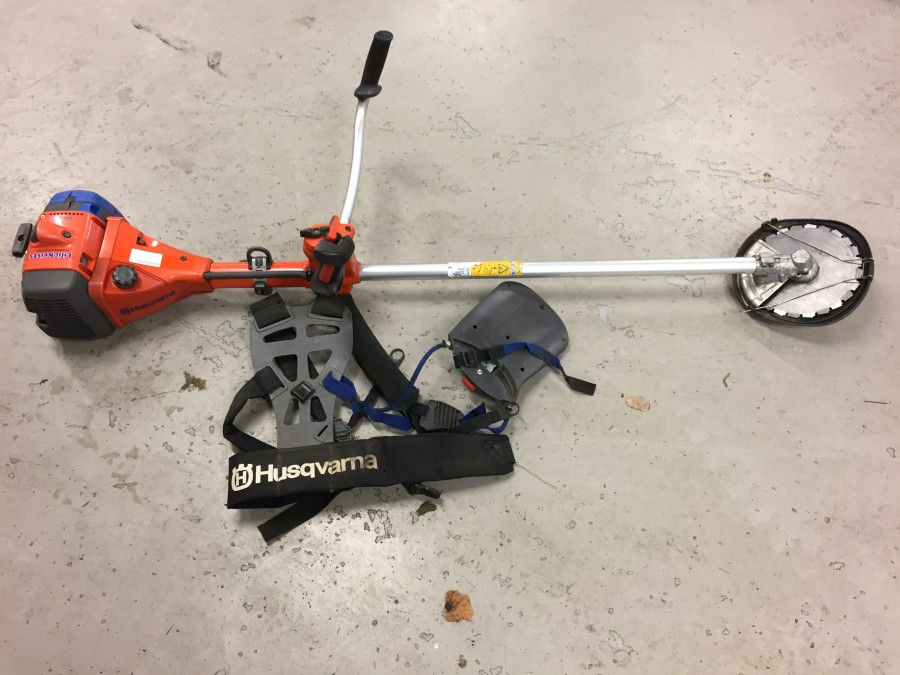 Skogsröjsåg med sele Proffs