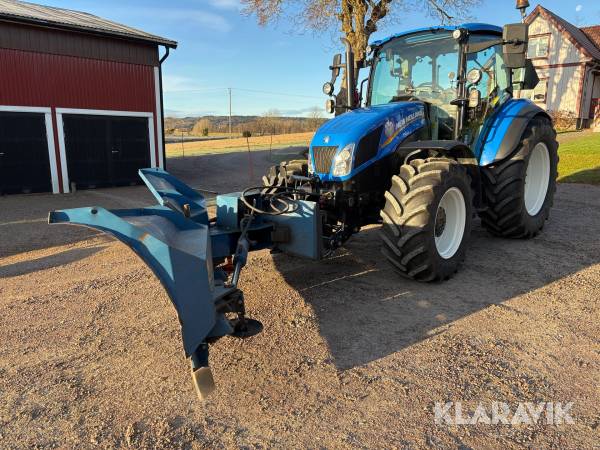 Traktor New Holland T5.115 med vikplog