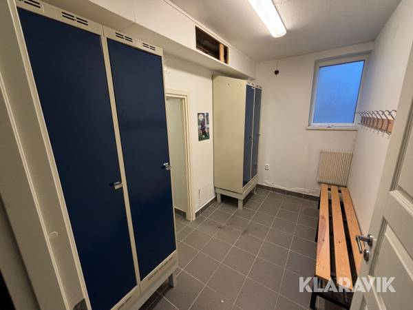 Klädskåp 2 st och sittbänk 1 st