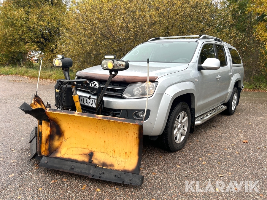 Pickup Volkswagen Amarok med vikplog & bedslide