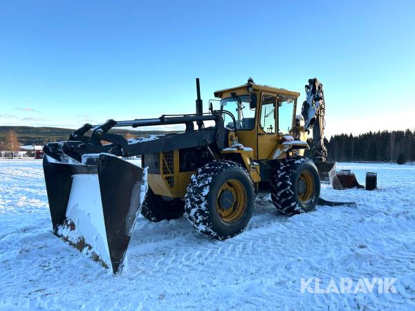Grävlastare Volvo BM 6300 med flera redskap