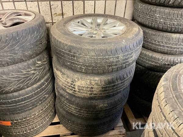 Däck Bridgestone Dueler H/T med fälg 4 st