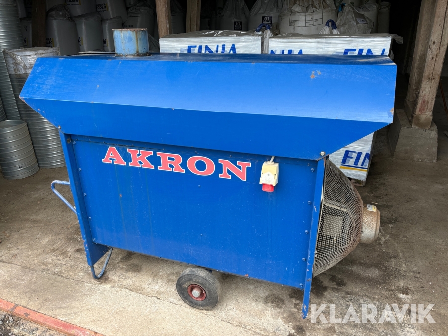 Varmluftspanna Akron 715 med skorsten