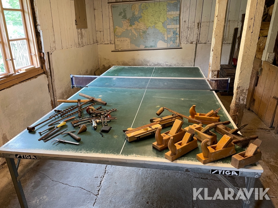 Äldre verktyg för finsnickeri