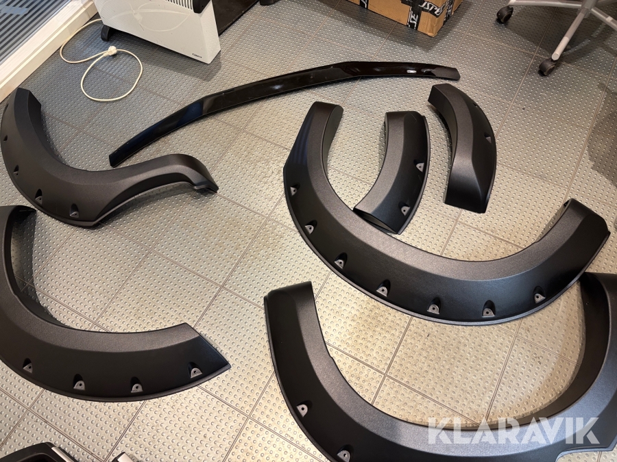 Skärmbreddare / Huvskydd Toyota Hilux passar mellan 2005-2015