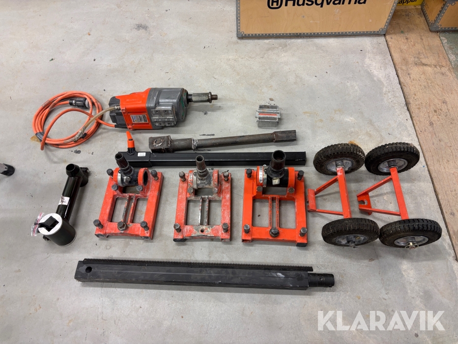 Borrmotor Husqvarna DM 650 samt delar till Borrig 