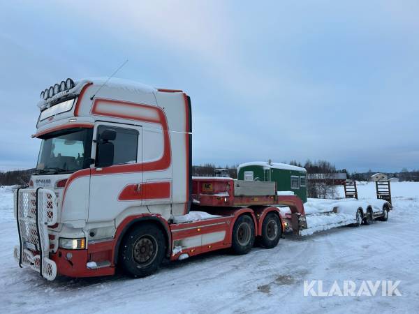 Dragbil Scania R730 6x4 V8 med skogsjumbotrailer