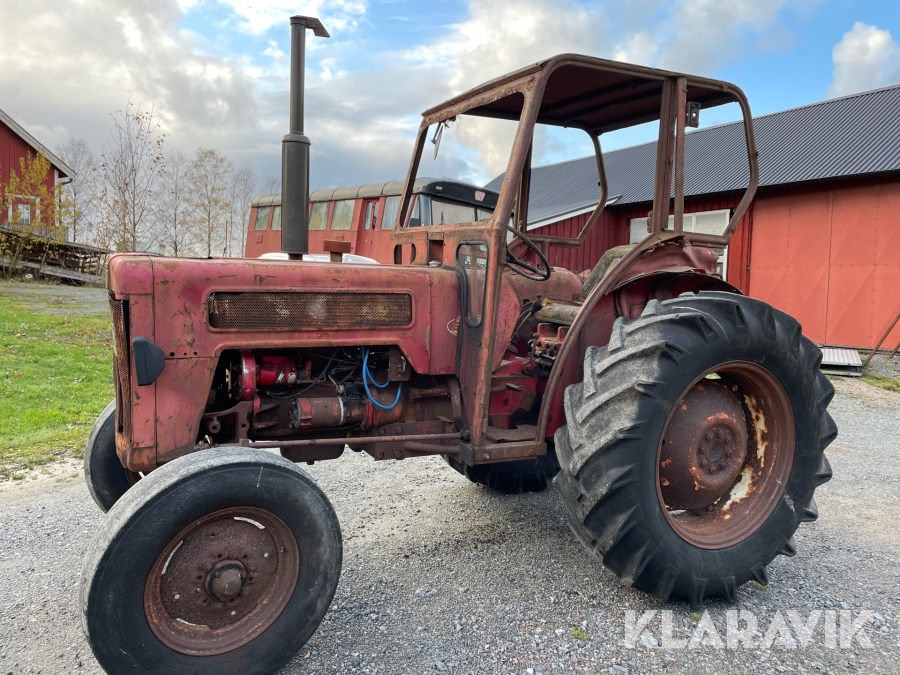 Traktor McCormick International B414