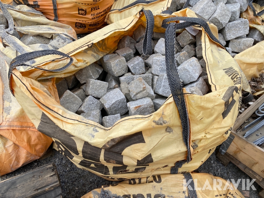 Smågatsten ca 4 säckar Granit