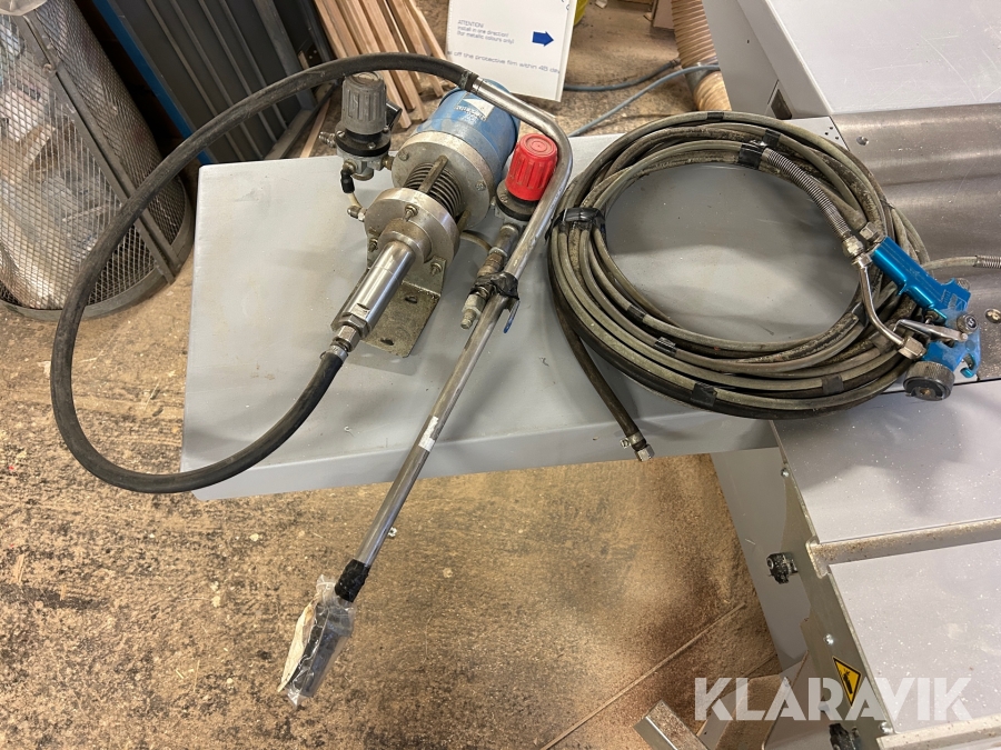 Färgpump Kremlin med slang och sprutpistol