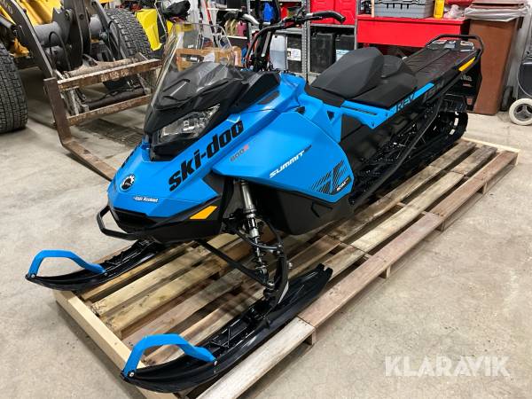 Snöskoter Ski-Doo Summit SP 600R