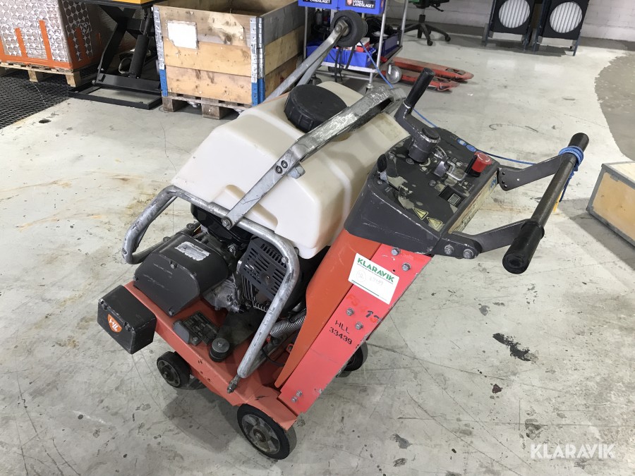 Asfaltsåg Husqvarna FS413