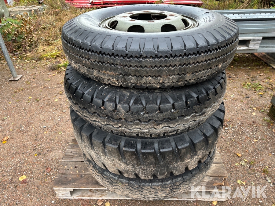 Veteranlastbilsdäck 9.00-20 4 stycken