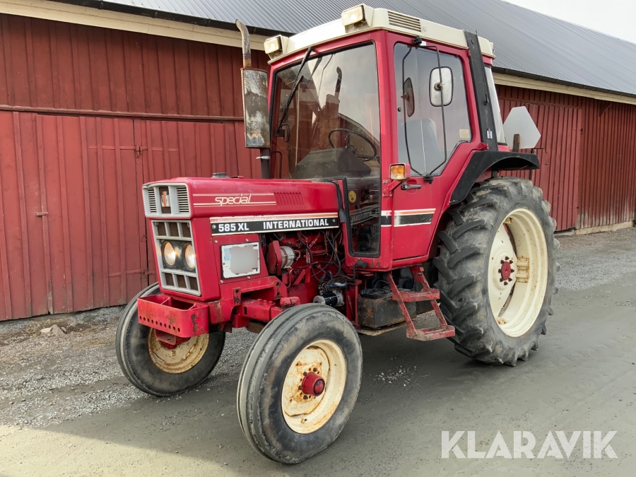 Traktor IH 585 XL