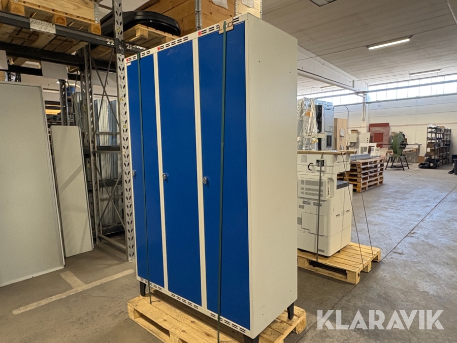 Klädskåp - 2st skåp med tre dörrar