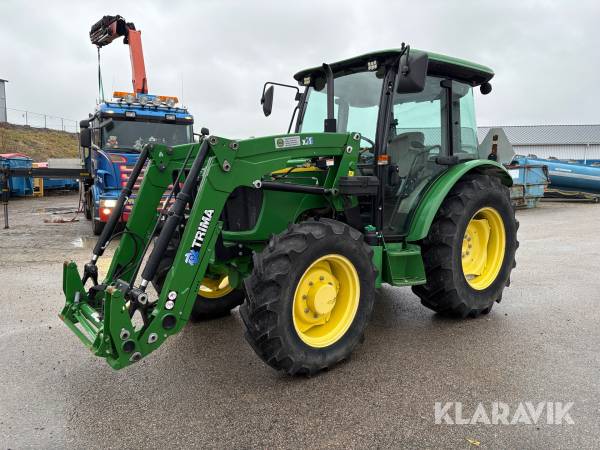 Traktor John Deere 5075E med redskap