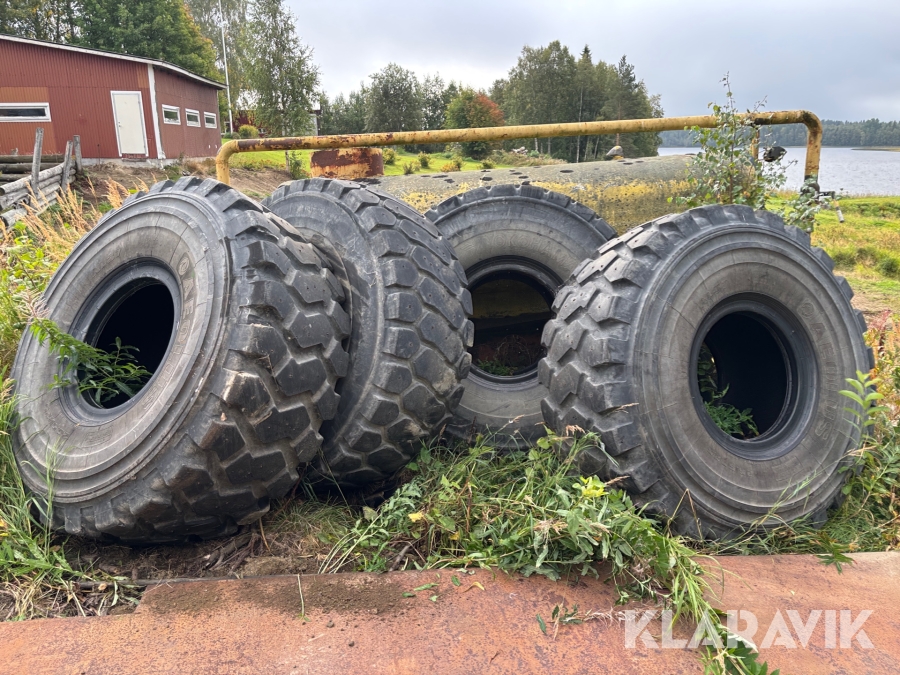 Entreprenaddäck med dubb Yokohama & Aeolus 26.5 R25