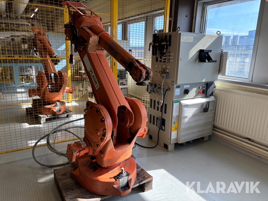 Industrirobot ABB IRB2400 M2000 med styrskåp