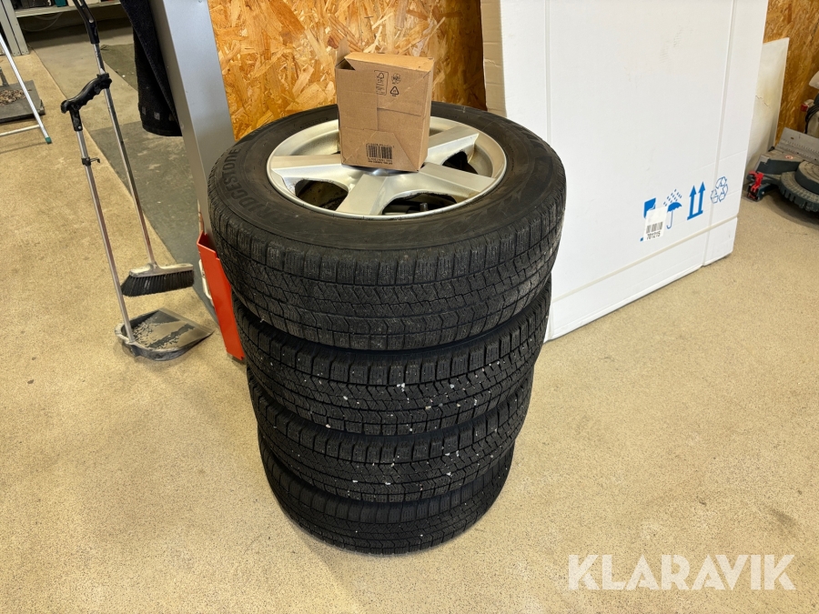 Däck med fälgar 4st