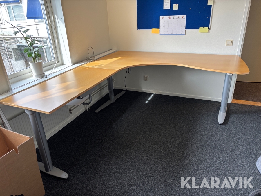 Skrivbord Kinnarps Serie P höj/sänkbart