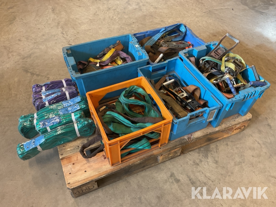 Parti med spännband och stroppar