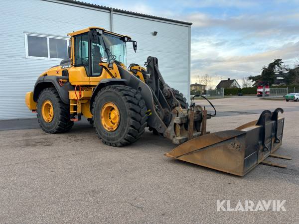 Hjullastare Volvo L110H med våg och redskap