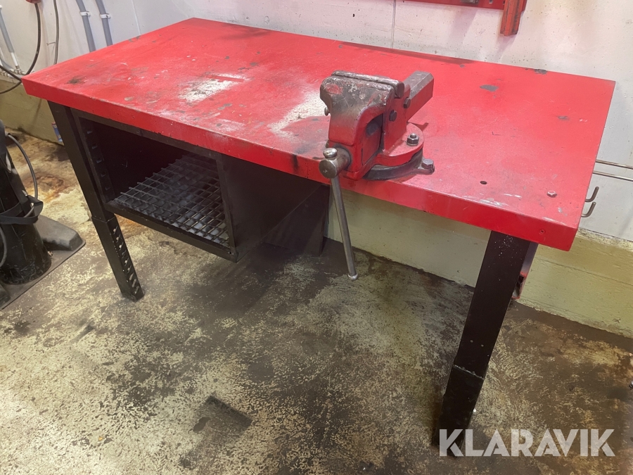 Svetsbänk med skruvstäd