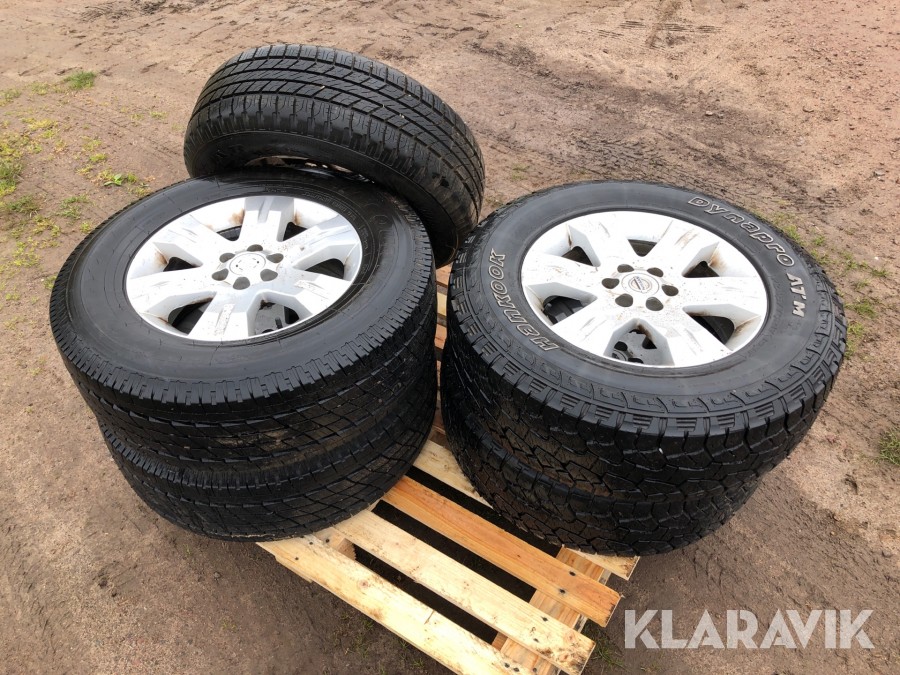 Klaravik Auktioner | Däck med fälg till Nissan navara 245/70R17