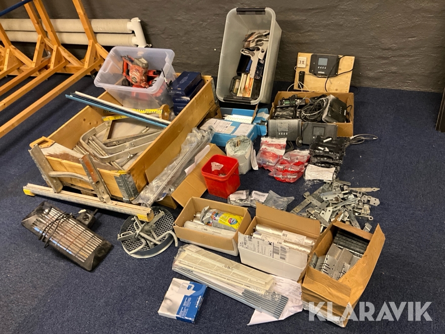 Byggutrustning parti med bland annat verktyg och utrustning