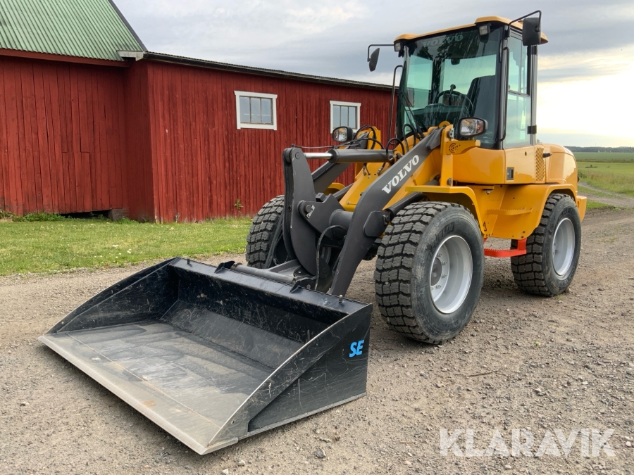 Hjullastare Volvo L30G med skopa och gafflar