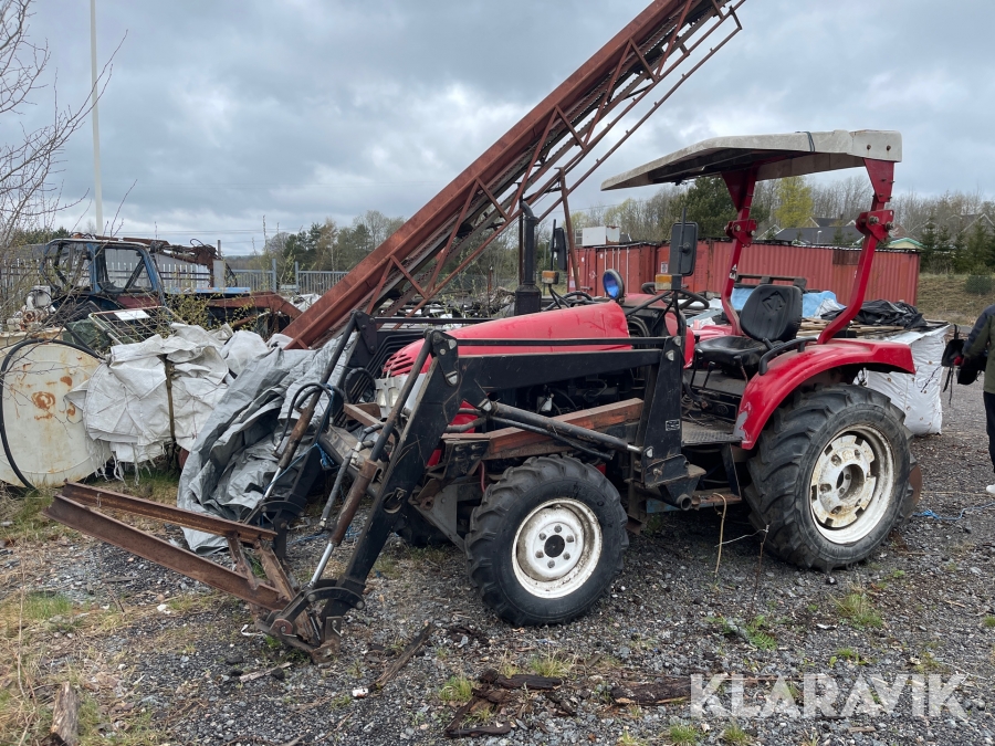 Traktor Jinma 354E med skopa