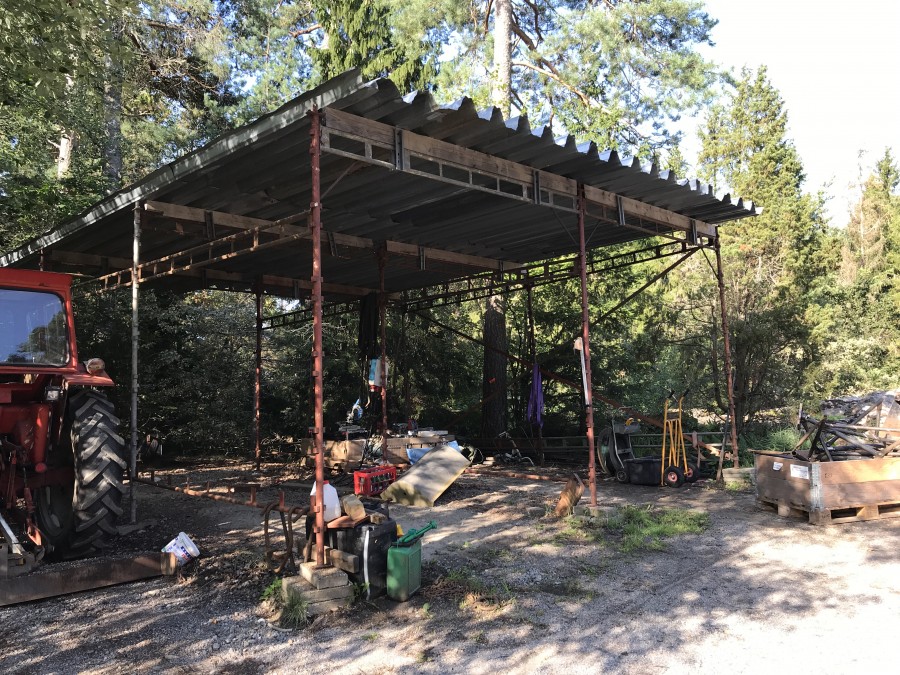 Skjul / Hakiställning med plåttak