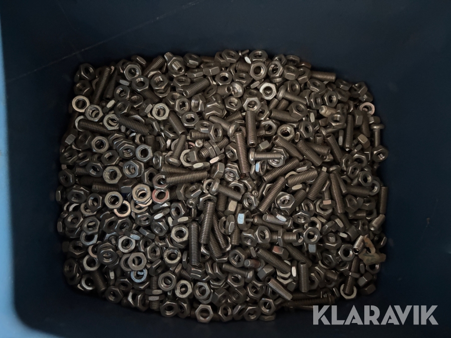 Muttrar och skruvar i rostfritt syrafast material
