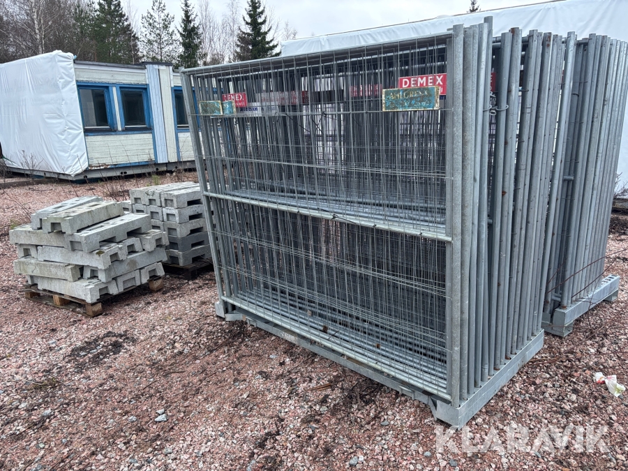 Byggstaket två paket Demex 60st staket och fötter