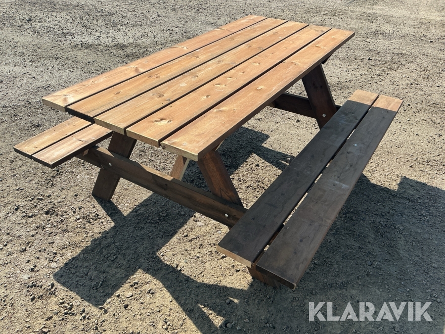 Bord med fastbänk