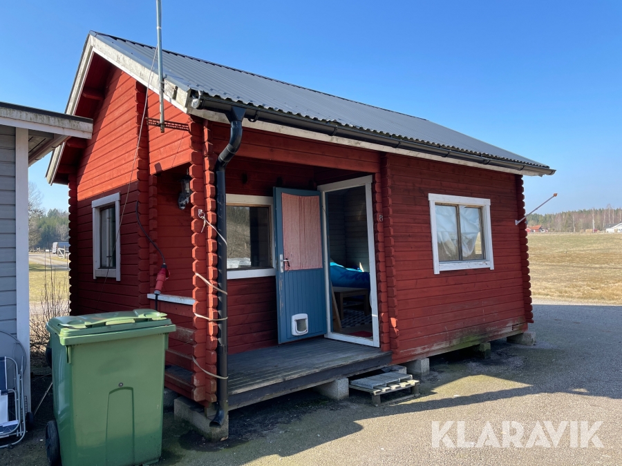 Stuga   med sovloft och kök