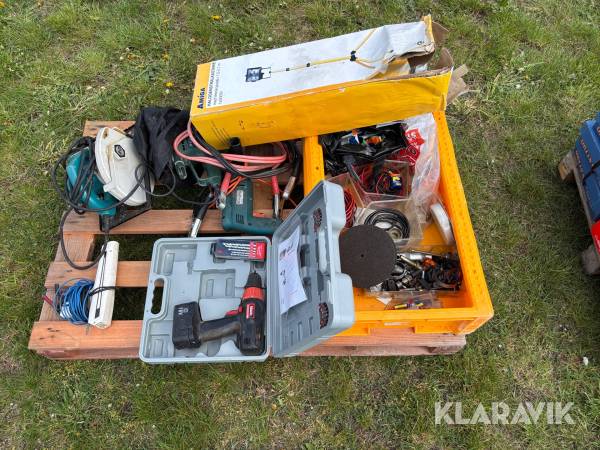 Pall med diverse elverktyg/elmaterial