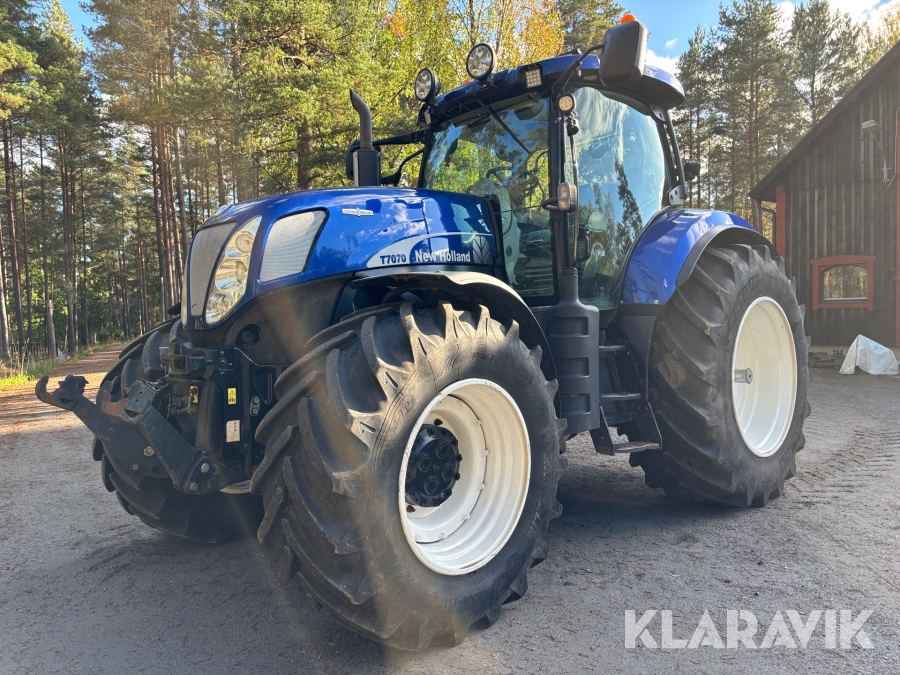 Traktor New Holland T7070