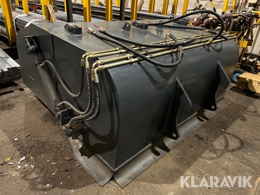 Sopskopa med sidoborste