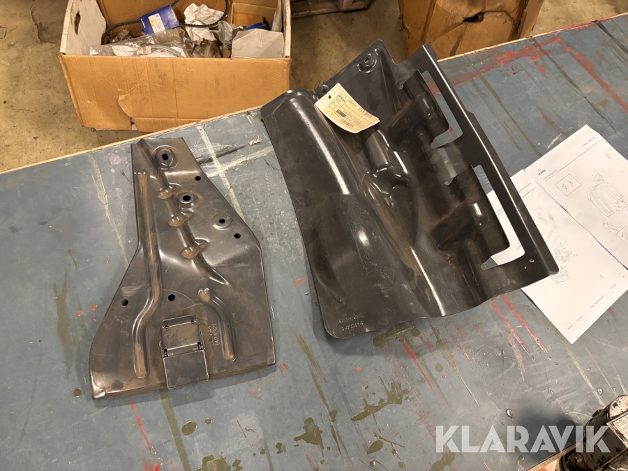 Avskärmningsskydd och fäste Scania