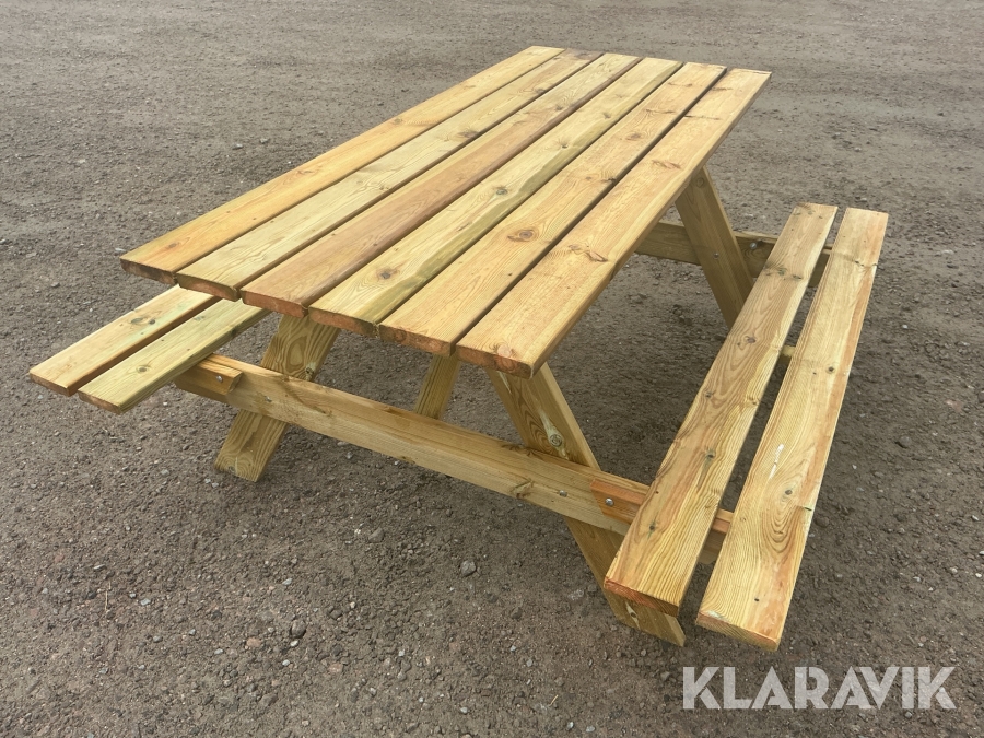 Bord med uppfällbar bänk