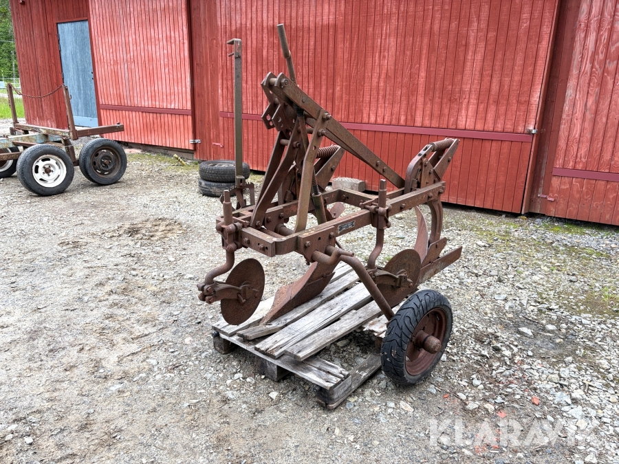Tvåskärig plog International Harvester S203H