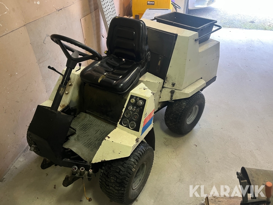 Redskapsbärare Belos 1300D med redskap