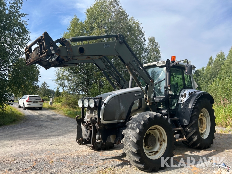 Traktor Valtra T190 med lastare